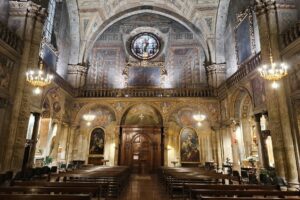 Controfacciata della chiesa di Sant'Agata rivestita di architetture illusionistiche dipinte a fresco