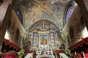 Presbiterio soprelevato della chiesa di Sant'Agata con la volta affrescata